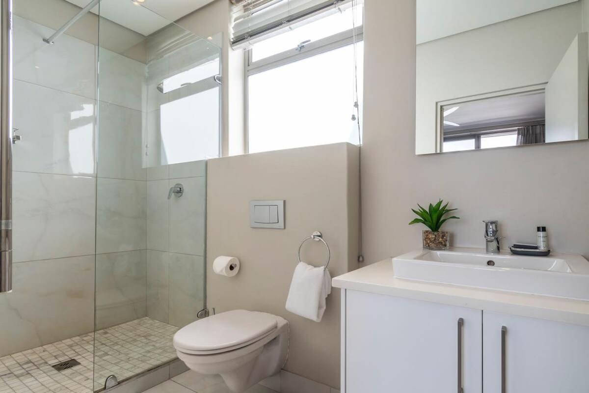 Stadium View Haven 2-bed Retreat In Greenpoint