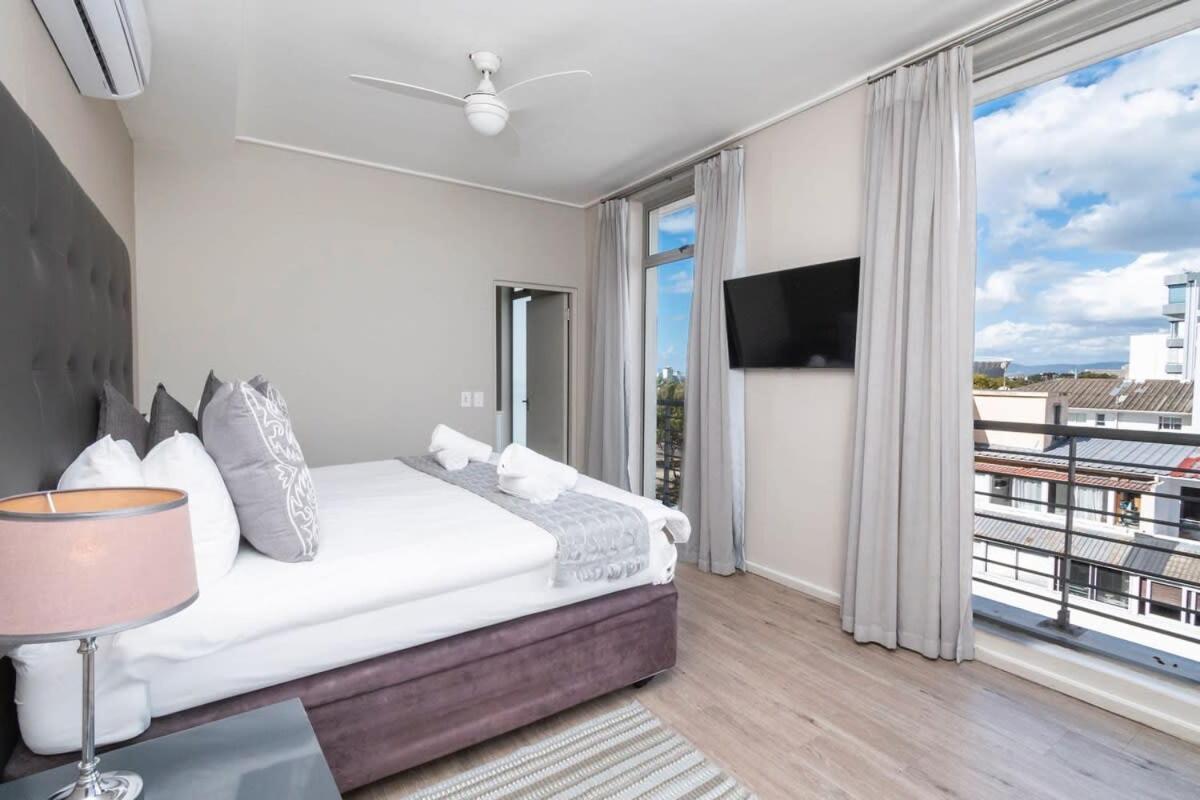Apartment Stadium View Haven 2-bed Retreat In Greenpoint Cape Town