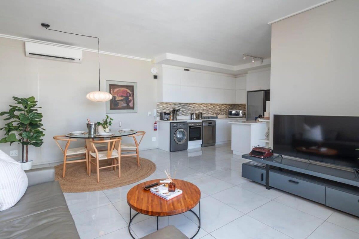 Stadium View Haven 2-bed Retreat In Greenpoint Apartment *