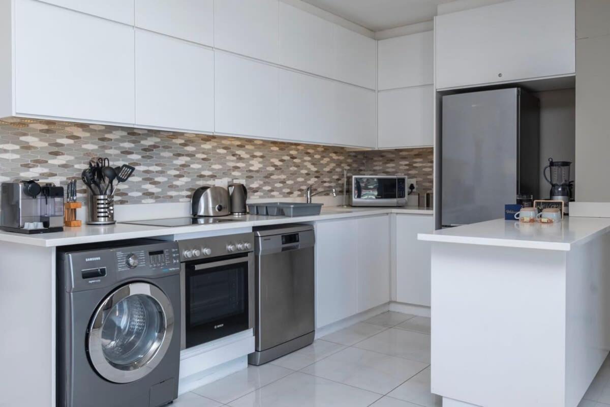 Stadium View Haven 2-bed Retreat In Greenpoint Cape Town